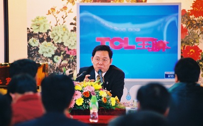 楊峰主席介紹華策集團的發(fā)展和企業(yè)管理經驗 楊峰主席介紹華策集團的發(fā)展和企業(yè)管理經驗