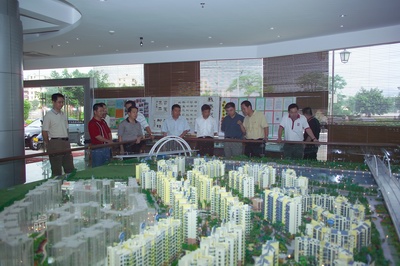 代表團參觀藍波灣小區 代表團參觀藍波灣小區